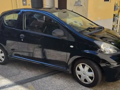 Usata Toyota Aygo 68 CV (50 kW) 2010 Nero Utilitaria
