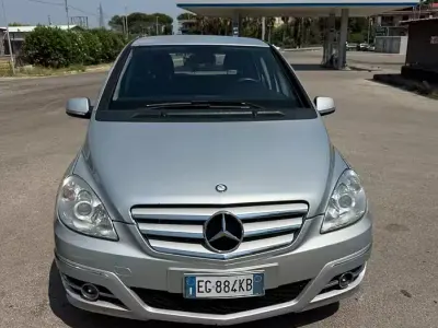 Usata Mercedes B200 Premium 140 CV (102 kW) 2011 Grigio Utilitaria