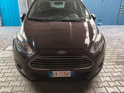 Usata Ford Fiesta 80 CV (58 kW) 2013 Nero Berlina