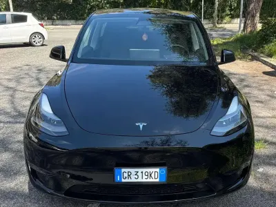 Usata Tesla Model Y 155 kW (211 CV) 2023 Nero SUV
