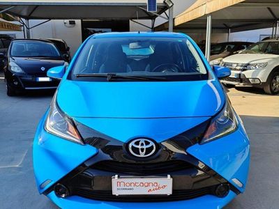 Usata Toyota Aygo Cool 69 CV (50 kW) 2017 Blu Utilitaria