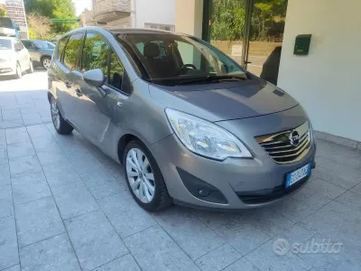 Usata Opel Meriva 120 CV (88 kW) 2010 Grigio Monovolume