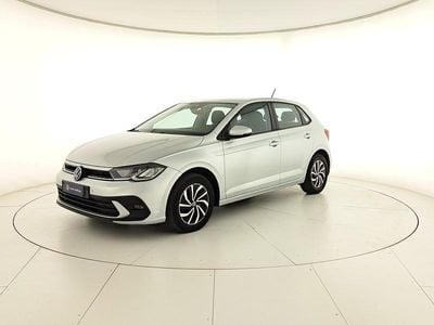 Usata VW Polo Life 95 CV (69 kW) 2023 Reflex silver metallizzato Utilitaria