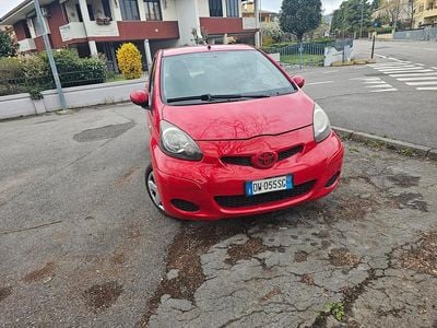 Usata Toyota Aygo 68 CV (50 kW) 2009 Rosso Utilitaria