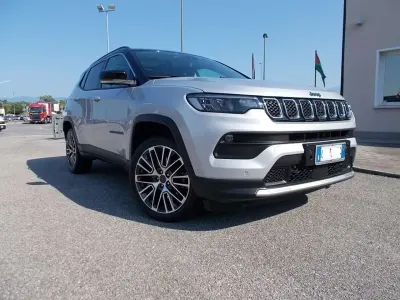 Usata Jeep Compass Limited 131 CV (96 kW) 2021 Bianco perla / metallizzato SUV