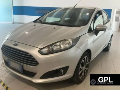 Usata Ford Fiesta Titanium 95 CV (69 kW) 2015 Grigio Utilitaria