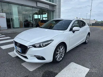 Begagnad Mazda 3 Exceed 105 HK (77 kW) 2018 Vit Sedan