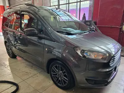 Occasion Ford Tourneo Courier Sport 75 PK (55 kW) 2018 Grijs MPV