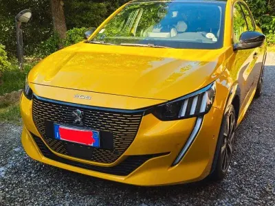 Usata Peugeot e-208 GT-line 56 kW (77 CV) 2020 Giallo Utilitaria