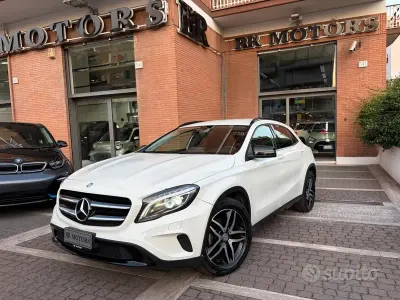 Usata Mercedes GLA200 136 CV (100 kW) 2016 Bianco SUV