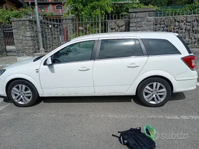 Usata Opel Astra 115 CV (84 kW) 2010 Bianco Station wagon