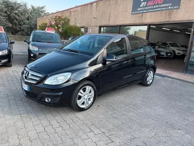 Usata Mercedes B180 Chrome 109 CV (80 kW) 2010 Nero Monovolume
