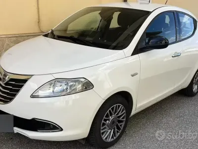Usata Lancia Ypsilon 95 CV (69 kW) 2013 Bianco Utilitaria