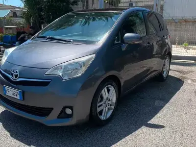 Usata Toyota Verso-S 99 CV (72 kW) 2011 Monovolume