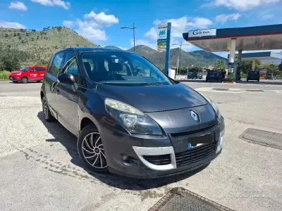 Usata Renault Scénic III 110 CV (80 kW) 2011 Grigio Monovolume
