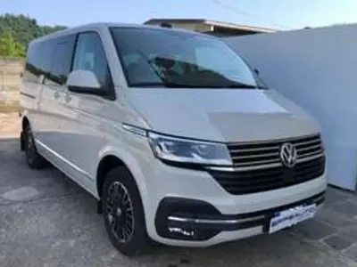 Usata VW Caravelle 204 CV (150 kW) 2024 Ascot grey Furgone