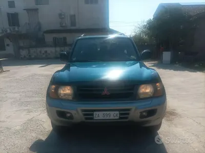Usata Mitsubishi Pajero 115 CV (84 kW) 2001 Verde SUV
