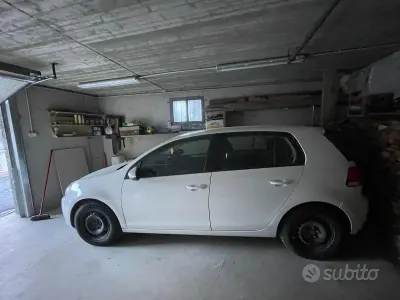 Usata VW Golf VI 105 CV (77 kW) 2011 Bianco Utilitaria