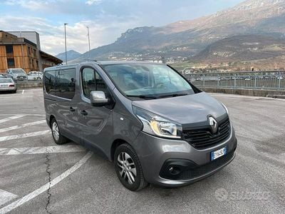 Begagnad Renault Trafic 140 HK (102 kW) 2014 Grå Minibuss