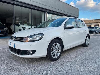 Begagnad VW Golf VI Highline 110 HK (80 kW) 2009 Vit Halvkombi