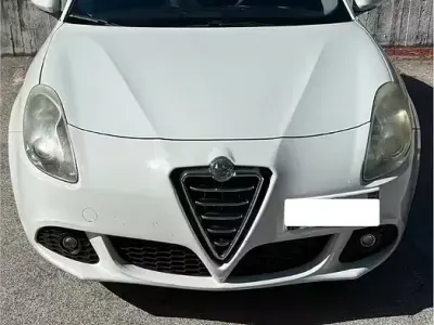 Usata Alfa Romeo Giulietta Distinctive 140 CV (102 kW) 2011 Bianco Utilitaria