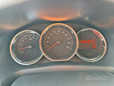 Rosso Usata 2015 Dacia Logan Station wagon | 4200 € (Buon prezzo)