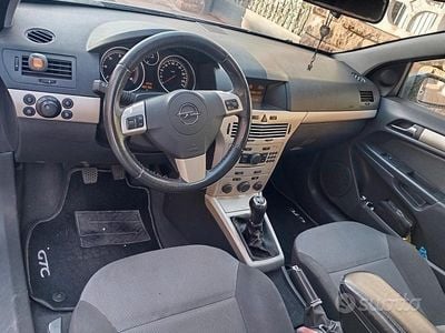 Usata Opel Astra GTC 110 CV (80 kW) 2010 Coupé