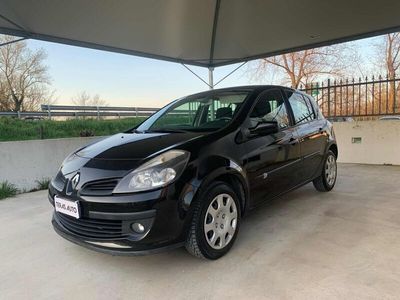 usata Renault Clio 1.4 16V BENZINA 5 porte Le Iene OK NEOPATENTATI