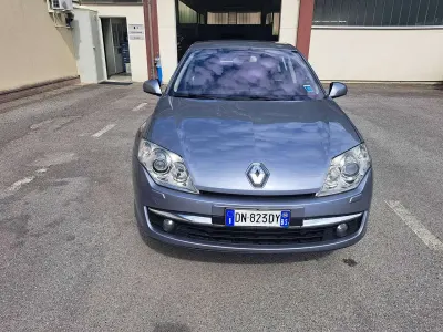 Usata Renault Laguna III Initiale 173 CV (127 kW) 2008 Blu/azzurro Berlina