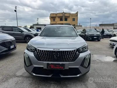 Usata Peugeot 2008 Allure 131 CV (96 kW) 2024 Grigio SUV