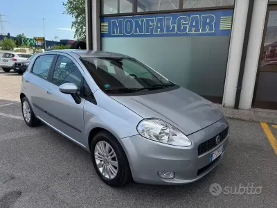 Usata Fiat Grande Punto Emotion 90 CV (66 kW) 2006 Grigio Utilitaria