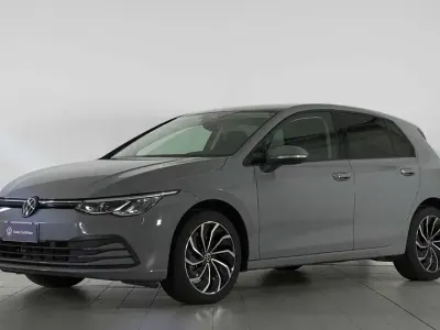 Usata VW Golf VIII Life 110 CV (80 kW) 2023 Grigio Utilitaria