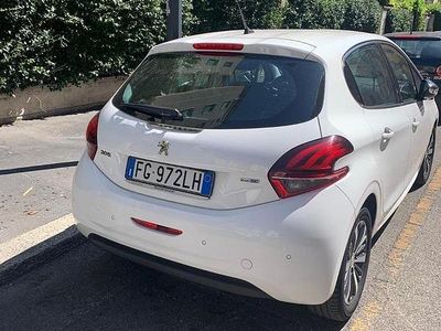 Usata Peugeot 208 Allure 75 CV (55 kW) 2016 Bianco Utilitaria