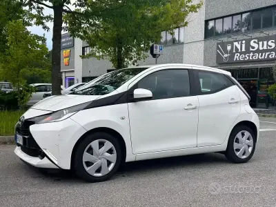 Usata Toyota Aygo 69 CV (50 kW) 2018 Bianco Utilitaria