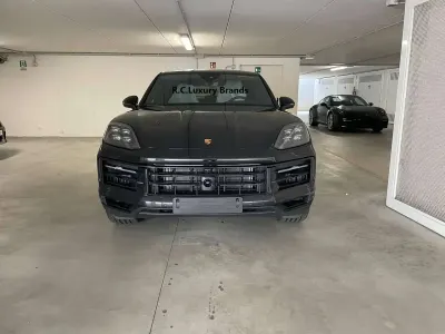 Usata Porsche Cayenne 470 CV (345 kW) 2024 Nero SUV
