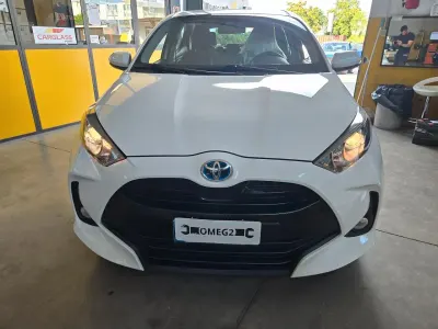 Usata Toyota Yaris Hybrid 92 CV (67 kW) 2023 Bianco Berlina