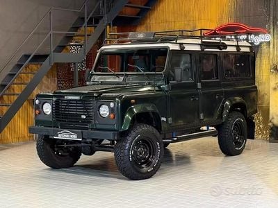 Usata Land Rover Defender 122 CV (89 kW) 1999 Verde Station wagon