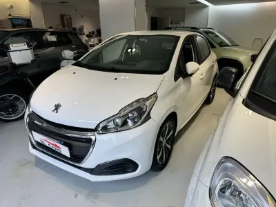 Usata Peugeot 208 Access 95 CV (69 kW) 2014 Bianco Utilitaria