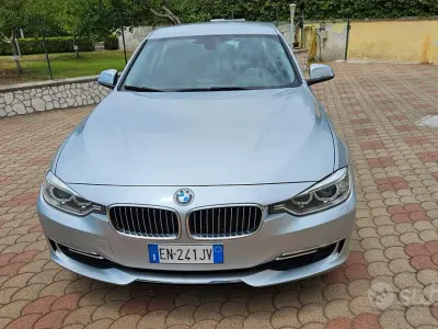 Usata BMW 318 Luxury Line 143 CV (105 kW) 2012 Grigio Berlina