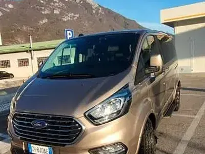 Begagnad Ford Tourneo Titanium 131 HK (96 kW) 2022 Brun