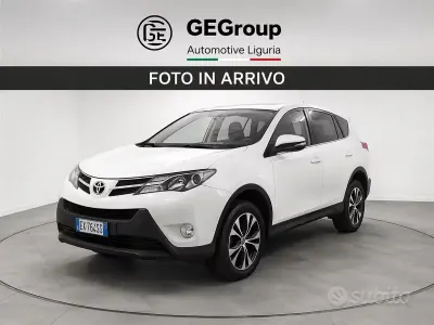Gebraucht Toyota RAV4 Lounge 124 PS (91 kW) 2015 Weiß SUV