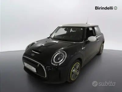 Usata Mini Cooper SE 75 kW (102 CV) 2022 Midnight black metallizzato Utilitaria