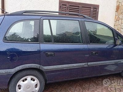 Usata Opel Zafira 2002 Blu Monovolume