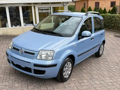 Usata Fiat Panda Emotion 69 CV (50 kW) 2011 Bluazzurro Utilitaria