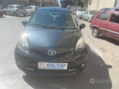 Usata Toyota Aygo Connect Style 68 CV (50 kW) 2013 Grigio Utilitaria