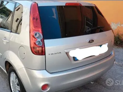Usata Ford Fiesta 70 CV (51 kW) 2007 Utilitaria