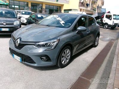 Usata Renault Clio V Intens 101 CV (74 kW) 2021 Grigio Berlina