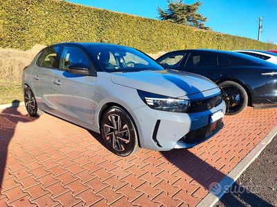 Usata Opel Corsa GS Line 101 CV (74 kW) 2024 Grigio Berlina