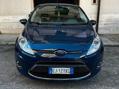 Usata Ford Fiesta Titanium 71 CV (52 kW) 2012 Blu Berlina