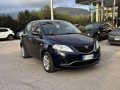 Usata Lancia Ypsilon Gold 69 CV (50 kW) 2016 Blu Utilitaria